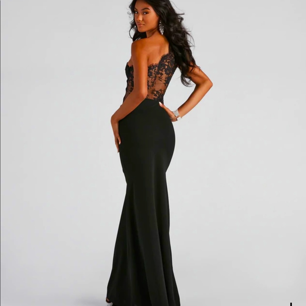 One shoulder gown